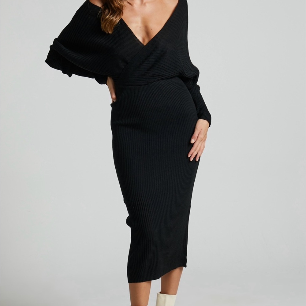 NEW! 🖤 Elegant Black Ribbed Sweater Knit Dress